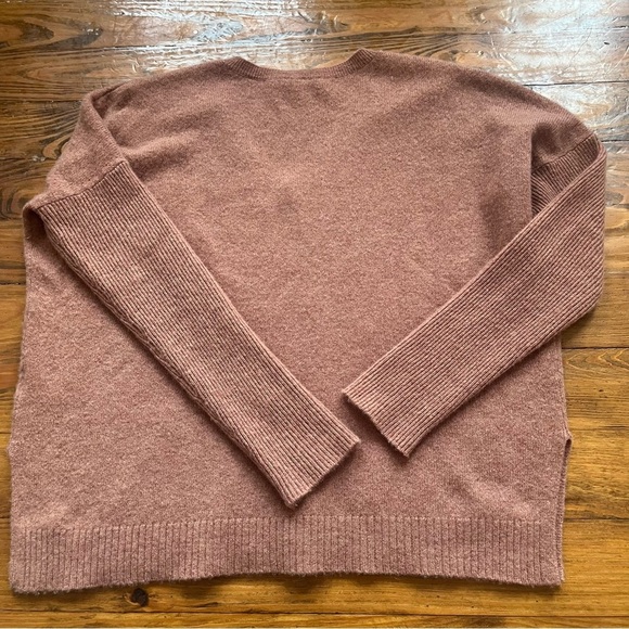 Lilla P 100% Cashmere Knit V-neck Sweater Meave size M Soft - Picture 10 of 15